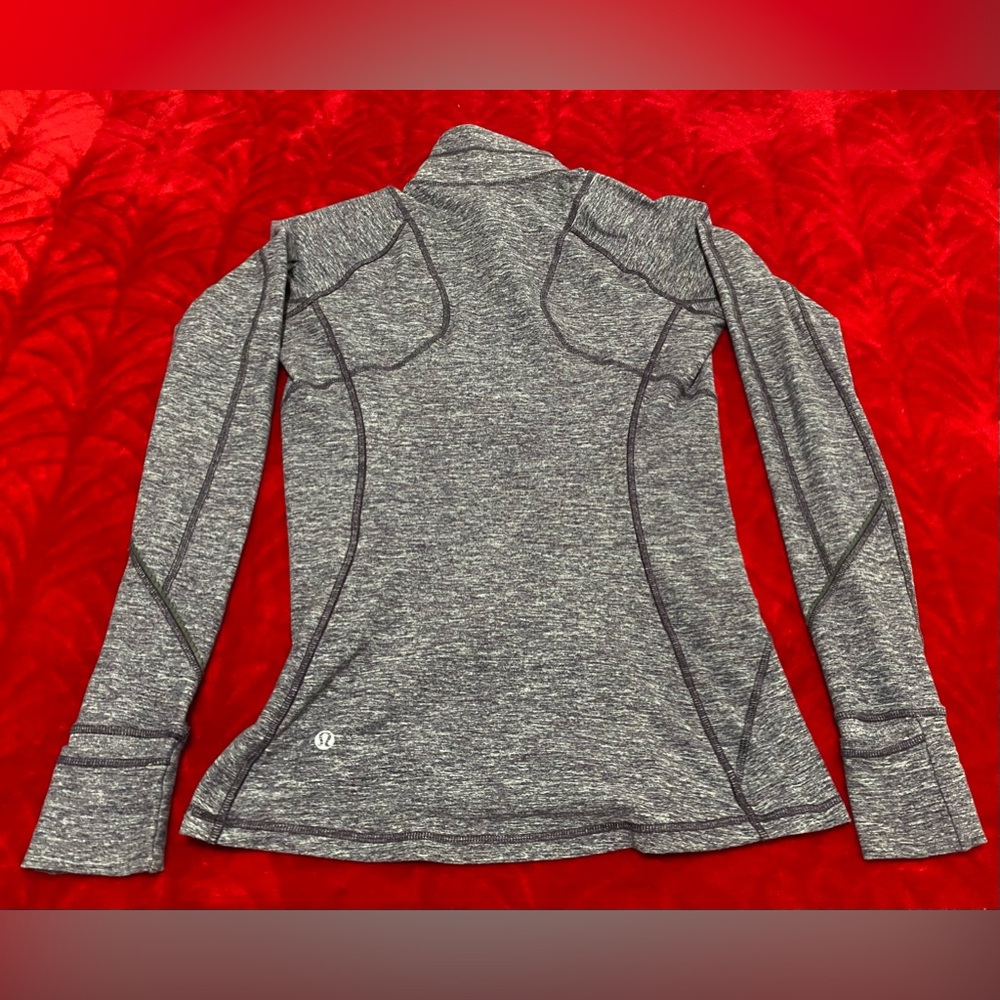 Lululemon SZ 6 quarter zip long sleeved shirt with thumb holes Awesome Condition - Picture 13 of 17